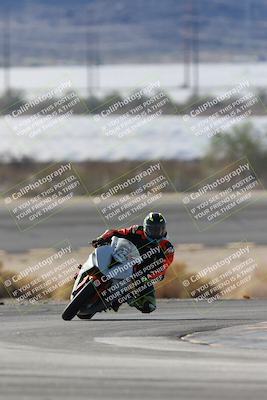 media/Nov-16-2025-Race Pace (Sun) [[8c5fa54630]]/Non Verified Riders (1st 20 Minutes)/1-Turn 14 (10am)/